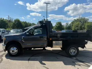 Ford F-350 Super Duty 2019 4x4 XLT 2p Cabina Estándar 145 pulgadas de distancia entre ejes Chasis DRW