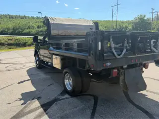 Ford F-350 Super Duty 2019 4x4 XLT 2p Cabina Estándar 145 pulgadas de distancia entre ejes Chasis DRW