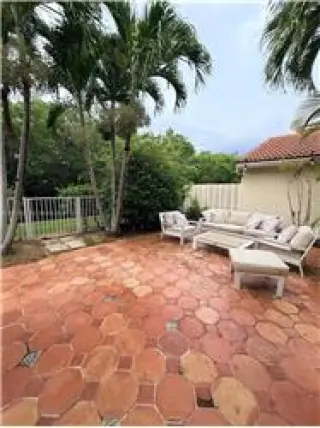 Propiedad de alquiler con 4 dormitorios y 2 baños en Hollywood