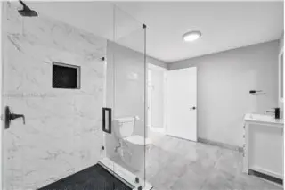 Propiedad en alquiler con 4 dormitorios y 2 baños en Hollywood