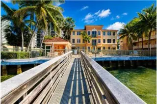 Propiedad en alquiler con 3 dormitorios y 2.5 baños en Hallandale Beach
