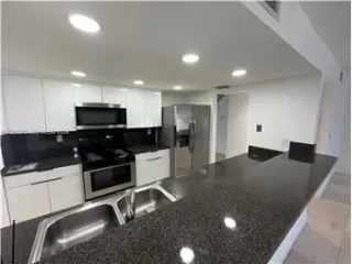 Propiedad en alquiler con 3 dormitorios y 2 baños en North Miami Beach