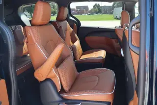 Chrysler Pacifica Plug-In Hybrid 2025 Pinnacle 4p Minivan