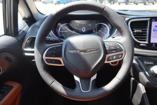 Chrysler Pacifica Plug-In Hybrid 2025 Pinnacle 4p Minivan