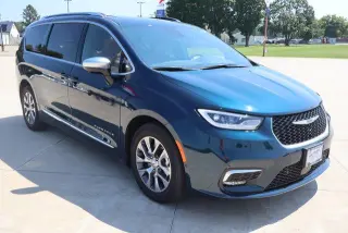 Chrysler Pacifica Plug-In Hybrid 2025 Pinnacle 4p Minivan
