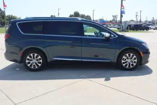 Chrysler Pacifica Plug-In Hybrid 2025 Pinnacle 4p Minivan