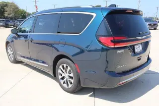 Chrysler Pacifica Plug-In Hybrid 2025 Pinnacle 4p Minivan