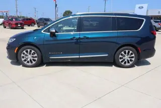 Chrysler Pacifica Plug-In Hybrid 2025 Pinnacle 4p Minivan