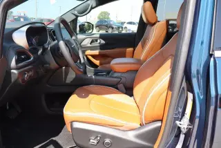 Chrysler Pacifica Plug-In Hybrid 2025 Pinnacle 4p Minivan