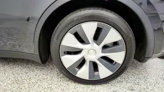 Tesla Model Y 2024 AWD Long Range 4p Crossover