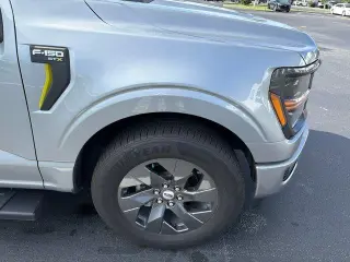 Ford F-150 2025 4x2 STX 4p SuperCrew 5.5 ft. SB
