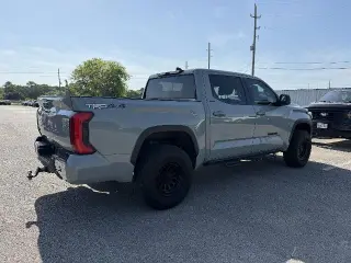 Toyota Tundra 2022 4x4 SR5 4p CrewMax Cabina Extendida Camioneta SB