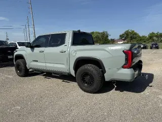 Toyota Tundra 2022 4x4 SR5 4p CrewMax Cabina Extendida Camioneta SB