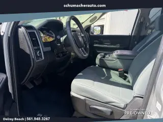 Ram 1500 Classic 2019 4x2 Tradesman 4dr Crew Cab 5.5 ft. SB Camioneta