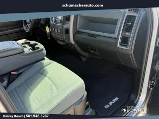 Ram 1500 Classic 2019 4x2 Tradesman 4dr Crew Cab 5.5 ft. SB Camioneta