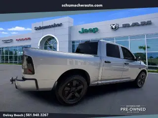 Ram 1500 Classic 2019 4x2 Tradesman 4dr Crew Cab 5.5 ft. SB Camioneta