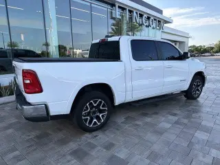 Ram 1500 2025 4x4 Laramie 4p Camioneta Cabina Completa 5.6 ft. SB