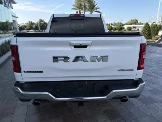 Ram 1500 2025 4x4 Laramie 4p Camioneta Cabina Completa 5.6 ft. SB