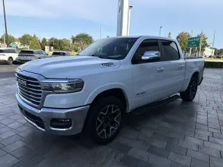 Ram 1500 2025 4x4 Laramie 4p Camioneta Cabina Completa 5.6 ft. SB