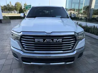 Ram 1500 2025 4x4 Laramie 4p Camioneta Cabina Completa 5.6 ft. SB