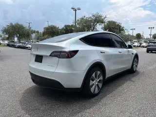 Tesla Model Y 2023 AWD Long Range 4p Crossover