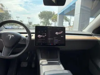 Tesla Model Y 2023 AWD Long Range 4p Crossover