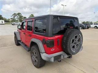 Jeep Wrangler Unlimited 2018 4x4 Sport 4p SUV (lanzamiento de mitad de año)