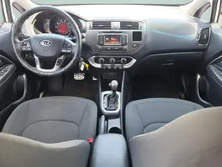 Kia Rio 5 Puertas 2012 SX 4p Vagón