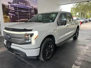 Ford F-150 Lightning 2023 AWD XLT 4p SuperCrew 5.5 ft. SB