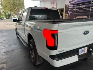Ford F-150 Lightning 2023 AWD XLT 4p SuperCrew 5.5 ft. SB