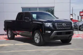 Nissan Frontier 2024 4x4 SV 4dr Crew Cab 6.1 pies LB