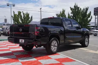 Nissan Frontier 2024 4x4 SV 4dr Crew Cab 6.1 pies LB