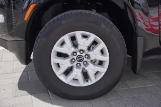 Nissan Frontier 2024 4x4 SV 4dr Crew Cab 6.1 pies LB