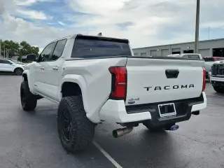 Toyota Tacoma 2024 4x4 SR5 4p Doble Cabina 5.0 ft CB