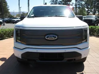 Ford F-150 Lightning 2023 AWD XLT 4p SuperCrew 5.5 ft. SB