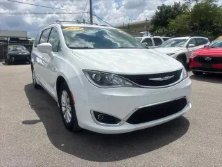 Chrysler Pacifica 2020 Touring L 4p Minivan