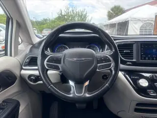 Chrysler Pacifica 2020 Touring L 4p Minivan