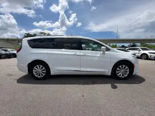 Chrysler Pacifica 2020 Touring L 4p Minivan