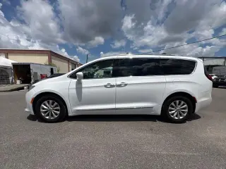 Chrysler Pacifica 2020 Touring L 4p Minivan