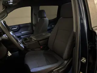 Chevrolet Silverado 1500 2021 4x4 Custom 4p Camioneta de Cabina Completa 5.8 ft. SB