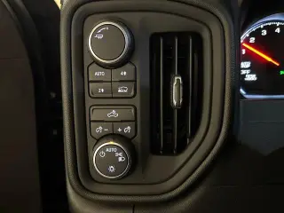 Chevrolet Silverado 1500 2021 4x4 Custom 4p Camioneta de Cabina Completa 5.8 ft. SB