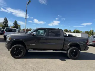 Ram 1500 2019 4x4 Laramie 4p Puerta de Tripulación 5.6 ft. SB Camioneta