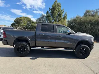 Ram 1500 2019 4x4 Laramie 4p Puerta de Tripulación 5.6 ft. SB Camioneta