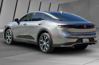 Toyota Crown 2023 AWD XLE 4p Sedan