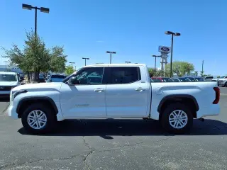 Toyota Tundra 2022 4x2 SR5 4dr CrewMax Cab Pickup SB