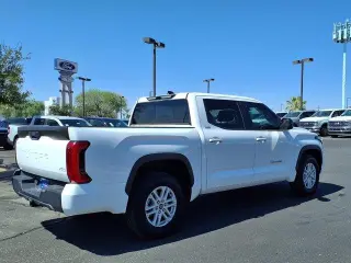 Toyota Tundra 2022 4x2 SR5 4dr CrewMax Cab Pickup SB