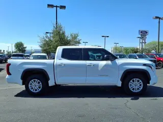 Toyota Tundra 2022 4x2 SR5 4dr CrewMax Cab Pickup SB