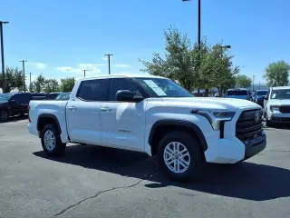 Toyota Tundra 2022 4x2 SR5 4dr CrewMax Cab Pickup SB
