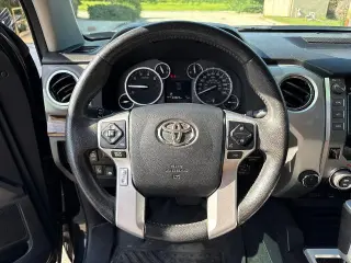 Toyota Tundra 2017 4x4 Limited 4dr CrewMax Cab Pickup SB (5.7L V8 FFV)