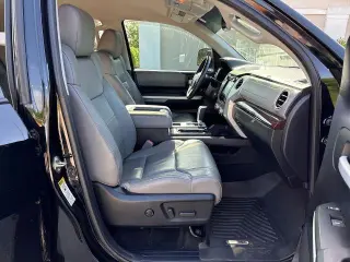 Toyota Tundra 2017 4x4 Limited 4dr CrewMax Cab Pickup SB (5.7L V8 FFV)